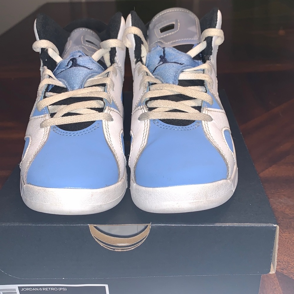 JORDAN 6 RETRO (PS) University, Blue, White, and Black. size 1 youth